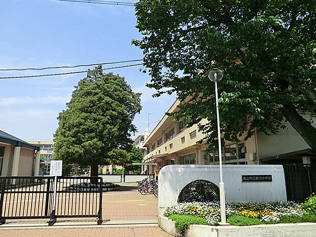 新川小学校(1360m)