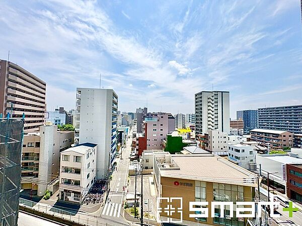 ～バルコニーからの眺望～ ・お部屋の延長として、外の空気を感じながらリラックスできるスペースになりますね。 ・周囲の景色や夕日を楽しむことも魅力のひとつです。