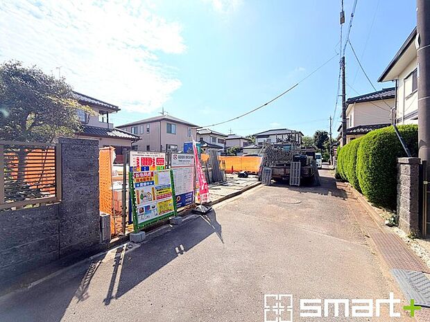 ~十分な広さのある前面道路~ ・前面道路は約4mございますので、お車でのすれ違いも可能で余計なストレスがかかりません。 ・日々お車での移動が多い方には大切なポイントですね。