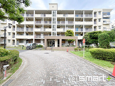 ~堂々とした大型のマンション~ ・総戸数の多い大型のマンションですので、外観の迫力もあり誇りに思えるようなお住まいとなっております。 ・ぜひ現地でご体感くださいませ。
