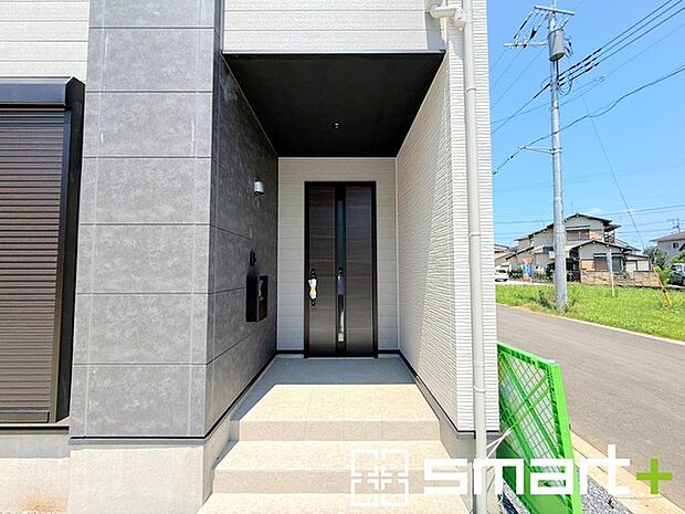 ～モニター付きインターフォン～ ・今では当たり前になってきたモニター付きのインターフォンも付いております。 ・来客時に誰が来たかすぐにわかりますので、防犯性に優れます。 