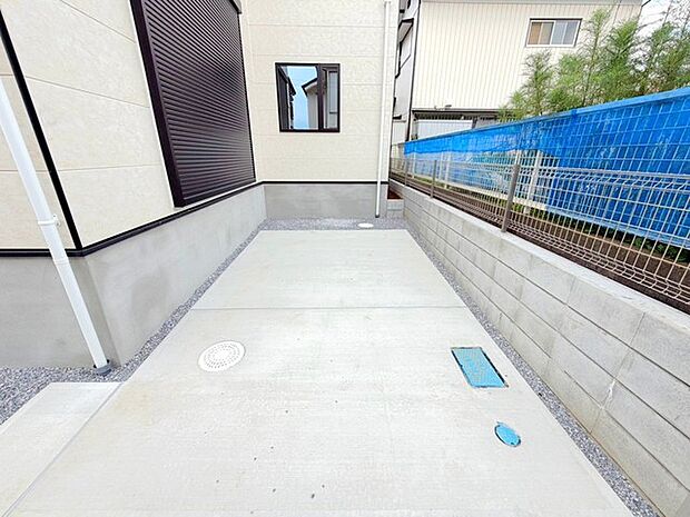 ~駐車場ももちろんございます~ ・駐車場もありますので、お車をご利用される方にもお勧めのお住まいです。 ・カーポートなどのオプションもお気軽にご相談くださいませ。