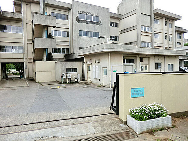 高野山小学校（650m）