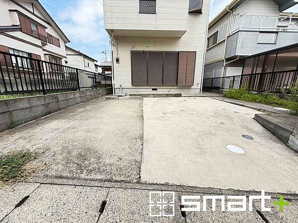 ～駐車場ももちろんございます～ ・駐車場もありますので、お車をご利用される方にもお勧めのお住まいです。 ・カーポートなどのオプションもお気軽にご相談くださいませ。