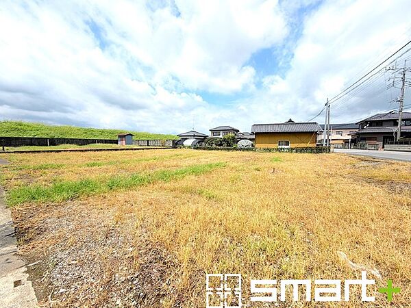 線引き前宅地につき、どなたでも建築可能な土地になります。