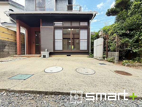 ～駐車場ももちろんございます～ ・駐車場もありますので、お車をご利用される方にもお勧めのお住まいです。 ・カーポートなどのオプションもお気軽にご相談くださいませ。