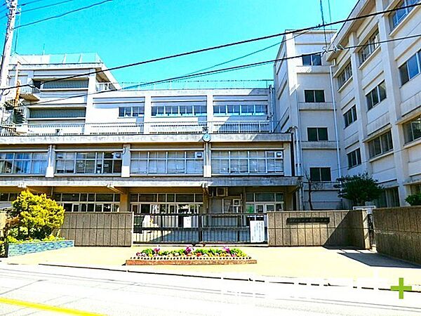六実第三小学校（140m）