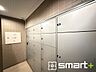 その他：～不在時も便利な宅配ボックス～ ・マンションエントランスに共用の宅配ボックスをご用意。 ・ネット注文も増えている中、不在時などにもお荷物の受取が可能です。 