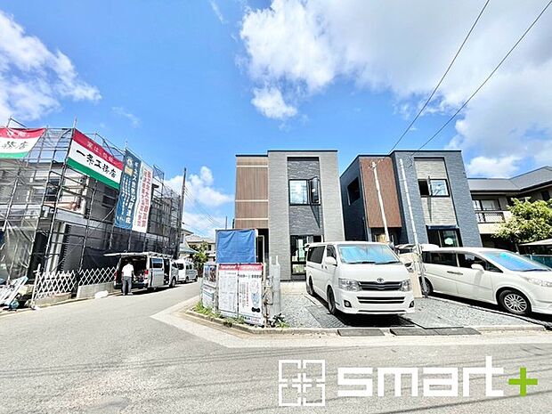 ～開放感ある角地のお住まい～ ・2方向が空く事で開放感のある角地に位置しております。 ・窮屈な感じが無く、ゆったりと暮らせるこの魅力をぜひ現地でご体感くださいませ。 