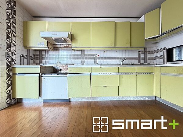 ～リビングを有効活用～ ・キッチンは対面式ではなく壁側にございますので、お部屋の中の空間を有効活用できます。 ・現地ではぜひ家具の配置などもイメージしながらご見学くださいませ。
