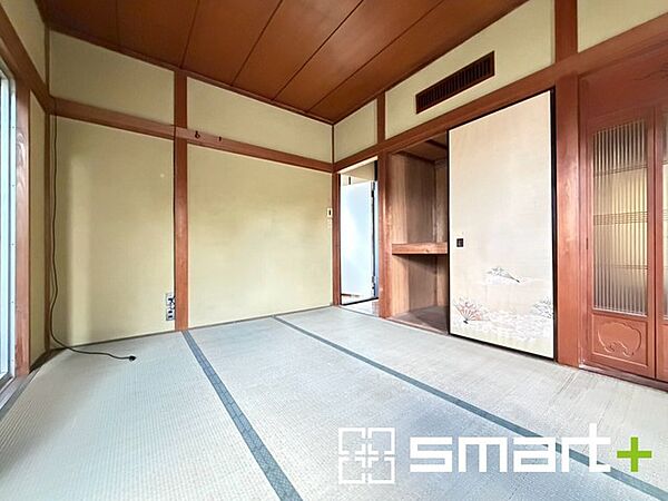 ～日本家屋に特有の和室～ ・温かみのある癒しの空間が広がります。 ・自分好みのコーディネートも楽しめますね。