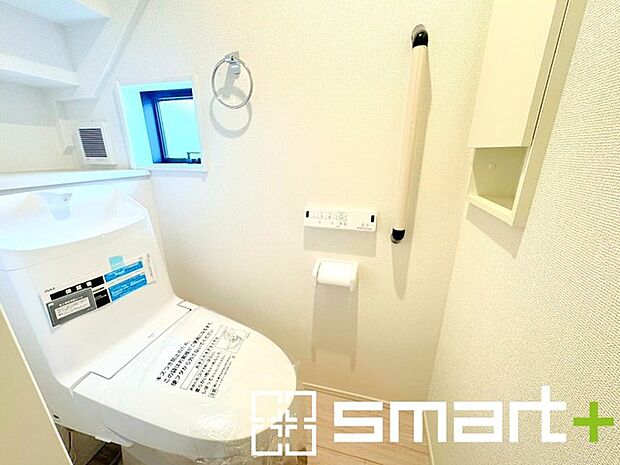 ~やはり便利なタンク式トイレ~ ・最近はタンクレストイレもございますが、タンク式の場合は停電時もお水を流すことが可能。 ・故障時なども比較的費用が安くなるなど、メリットが多くなります。