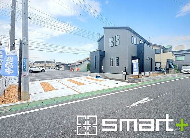 ~閑静な住宅街の立地~ ・周辺は閑静な住宅街となっておりますので、静かな暮らしをご実現いただけます。 ・前面道路の交通量も多くないので、小さなお子様がいるご家庭でもご安心ですね。