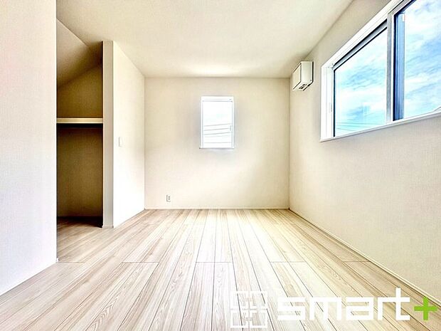 ~ウォークインクローゼットのあるお部屋~ ・人気のウォークインクローゼットをご用意。季節物や趣味の道具などもスッキリと収納が可能です。 ・最近流行りの収納術などもぜひご活用くださいませ。