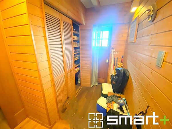 ～お住まいの顔「玄関」～ ・毎日お出かけの際もご帰宅の際も通る玄関。 ・ドアの交換や鍵の交換・追加などもお気軽にご相談くださいませ。