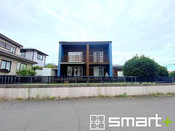 ～閑静な住宅街の立地～ ・周辺は閑静な住宅街となっておりますので、静かな暮らしをご実現いただけます。 ・前面道路の交通量も多くないので、小さなお子様がいるご家庭でもご安心ですね。