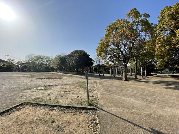 くわがた公園(120m)