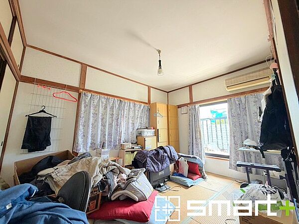 ～2面採光の明るいお部屋～ ・和室は2面採光とする事で穏やかな陽の入る明るい空間となっております。 ・くつろぎのプライベート時間を明るい空間で穏やかにお過ごしいただけます。