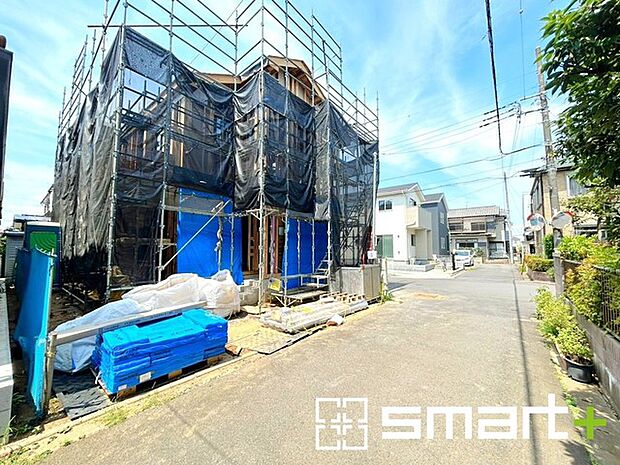 ~閑静な住宅街の立地~ ・周辺は閑静な住宅街となっておりますので、静かな暮らしをご実現いただけます。 ・前面道路の交通量も多くないので、小さなお子様がいるご家庭でもご安心ですね。