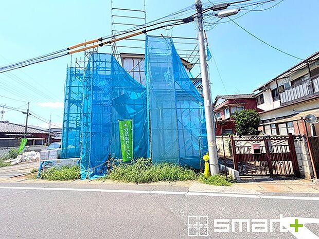 ~閑静な住宅街の立地~ ・周辺は閑静な住宅街となっておりますので、静かな暮らしをご実現いただけます。 ・前面道路の交通量も多くないので、小さなお子様がいるご家庭でもご安心ですね。