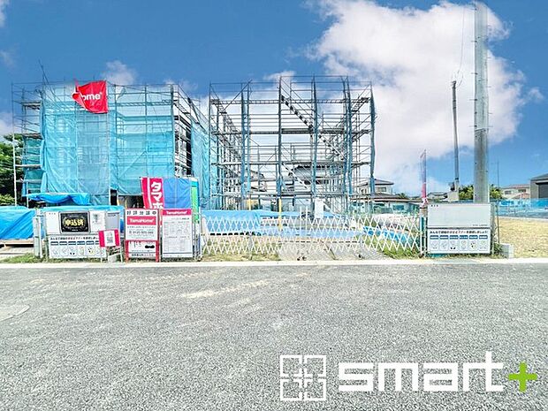 ~十分な広さのある前面道路~ ・前面道路は約6mございますので、お車でのすれ違いも楽々で余計なストレスがかかりません。 ・日々お車での移動が多い方には大切なポイントですね。