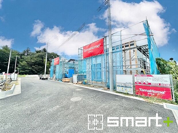 ～閑静な住宅街の立地～ ・周辺は閑静な住宅街となっておりますので、静かな暮らしをご実現いただけます。 ・前面道路の交通量も多くないので、小さなお子様がいるご家庭でもご安心ですね。 