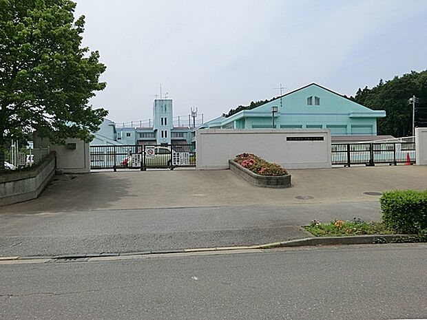 久保台小学校(700m)