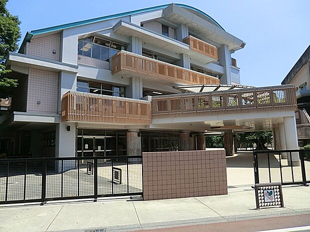 真鍋小学校(990m)