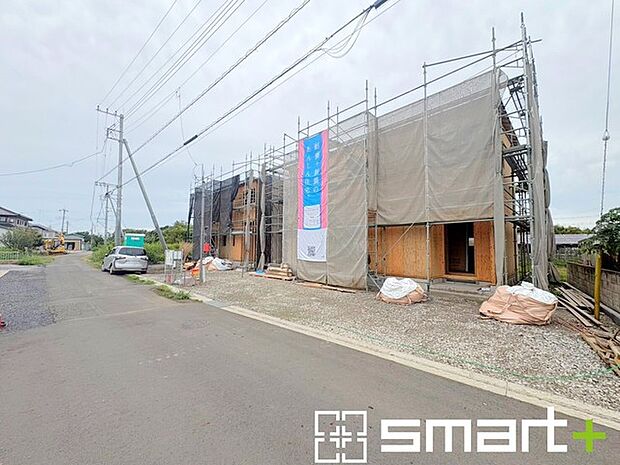 ~閑静な住宅街の立地~ ・周辺は閑静な住宅街となっておりますので、静かな暮らしをご実現いただけます。 ・前面道路の交通量も多くないので、小さなお子様がいるご家庭でもご安心ですね。