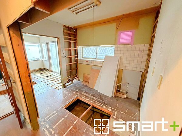 丁寧なリフォームを経て新しく生まれ変わるキッチンが楽しみな空間です。 システムキッチンは新品交換予定です。