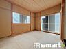 和室：～2面採光の明るいお部屋～ ・和室は2面採光とする事で穏やかな陽の入る明るい空間となっております。 ・くつろぎのプライベート時間を明るい空間で穏やかにお過ごしいただけます。 