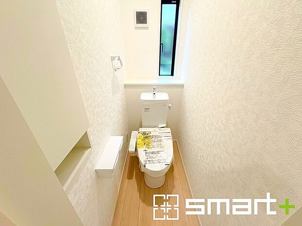 ~やはり便利なタンク式トイレ~ ・最近はタンクレストイレもございますが、タンク式の場合は停電時もお水を流すことが可能。 ・故障時なども比較的費用が安くなるなど、メリットが多くなります。