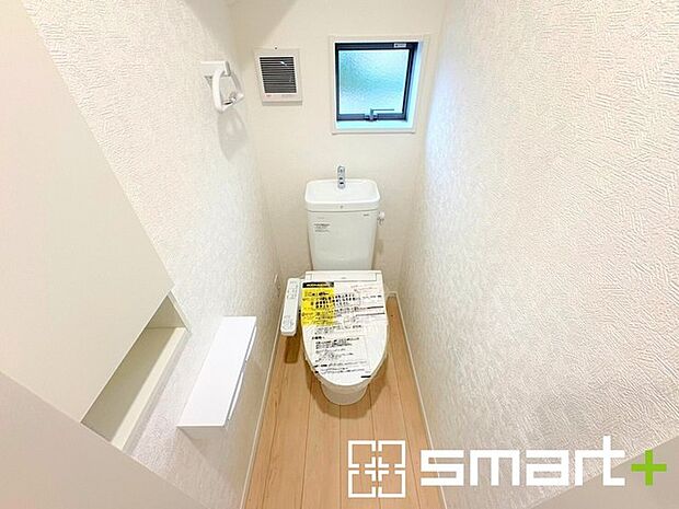~やはり便利なタンク式トイレ~ ・最近はタンクレストイレもございますが、タンク式の場合は停電時もお水を流すことが可能。 ・故障時なども比較的費用が安くなるなど、メリットが多くなります。