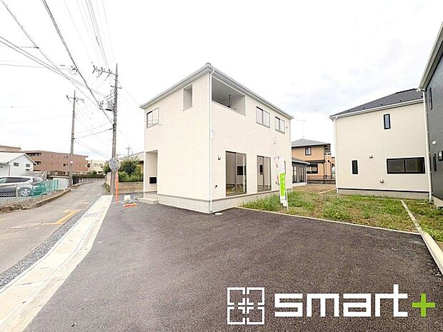 ~駐車場は2台分ご用意~ ・駐車場は2台分ございますので、車通勤の方や複数台お持ちの方にもお勧めのお住まいです。 ・カーポートなどのオプションもお気軽にご相談くださいませ。