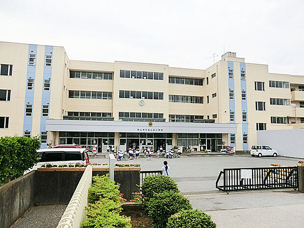 流山北小学校(590m)
