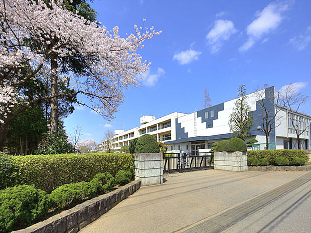 流山市立南部中学校(790m)