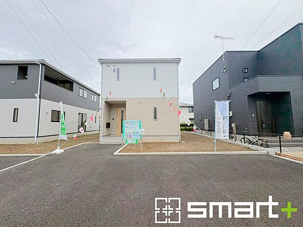 ~駐車場は2台分ご用意~ ・駐車場は2台分ございますので、車通勤の方や複数台お持ちの方にもお勧めのお住まいです。 ・カーポートなどのオプションもお気軽にご相談くださいませ。