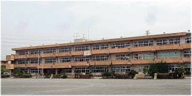 小山城北小学校(270m)