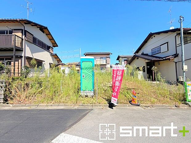 ～ベタ基礎でしっかりとした土台～ ・コンクリートの中に鉄筋を配し強度を高めた「ベタ基礎」を採用。 ・しっかりとした土台を造ったうえで、その上に建物が築造されていきます。 