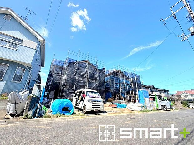 ~閑静な住宅街の立地~ ・周辺は閑静な住宅街となっておりますので、静かな暮らしをご実現いただけます。 ・前面道路の交通量も多くないので、小さなお子様がいるご家庭でもご安心ですね。