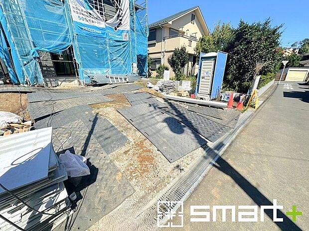 ~駐車場は2台分ご用意~ ・駐車場は2台分ございますので、車通勤の方や複数台お持ちの方にもお勧めのお住まいです。 ・カーポートなどのオプションもお気軽にご相談くださいませ。
