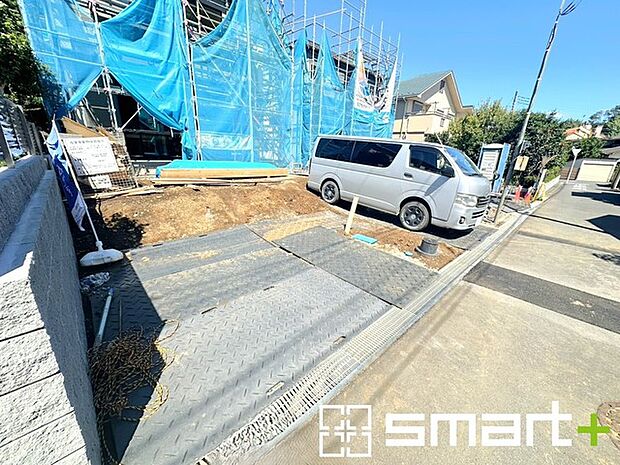 ~閑静な住宅街の立地~ ・周辺は閑静な住宅街となっておりますので、静かな暮らしをご実現いただけます。 ・前面道路の交通量も多くないので、小さなお子様がいるご家庭でもご安心ですね。
