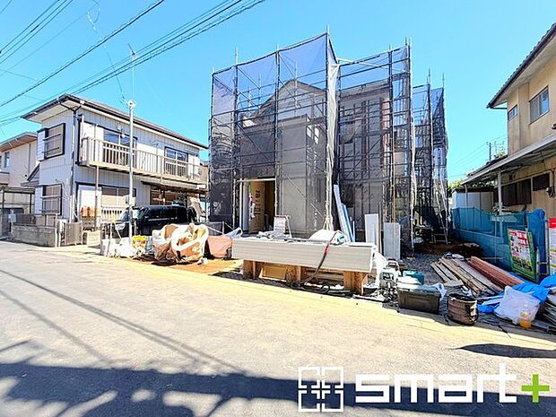 ~閑静な住宅街の立地~ ・周辺は閑静な住宅街となっておりますので、静かな暮らしをご実現いただけます。 ・前面道路の交通量も多くないので、小さなお子様がいるご家庭でもご安心ですね。
