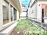 外観：～お庭もある余裕の敷地～ ・広々した敷地にはお庭もご用意。お庭があるだけで余裕を感じますね。 ・防草シートや人工芝の敷設などのオプションもお気軽にご相談くださいませ。 