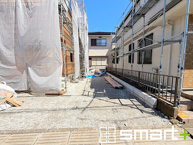 ~駐車場は2台分ご用意~ ・駐車場は2台分ございますので、車通勤の方や複数台お持ちの方にもお勧めのお住まいです。 ・カーポートなどのオプションもお気軽にご相談くださいませ。