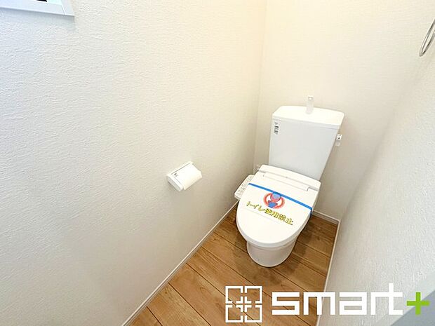 ～やはり便利なタンク式トイレ～ ・最近はタンクレストイレもございますが、タンク式の場合は停電時もお水を流すことが可能。 ・故障時なども比較的費用が安くなるなど、メリットが多くなります。 