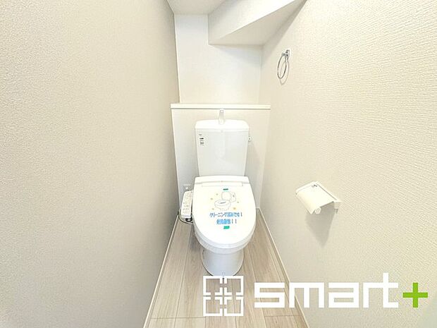 ~やはり便利なタンク式トイレ~ ・最近はタンクレストイレもございますが、タンク式の場合は停電時もお水を流すことが可能。 ・故障時なども比較的費用が安くなるなど、メリットが多くなります。