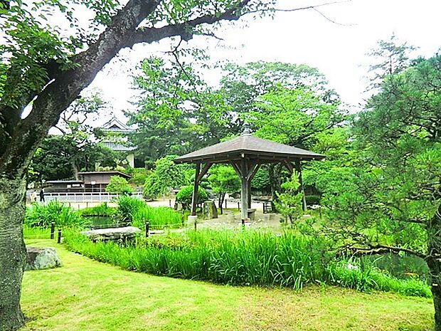 亀城公園(550m)