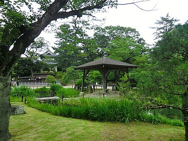 亀城公園(550m)