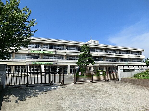 乙戸小学校（400m）